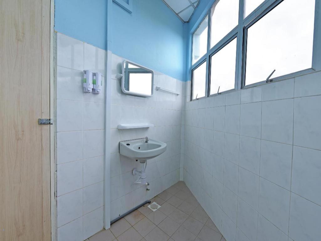 Oyo 90672 De Paradise Turtle Hotel Kerteh Dış mekan fotoğraf